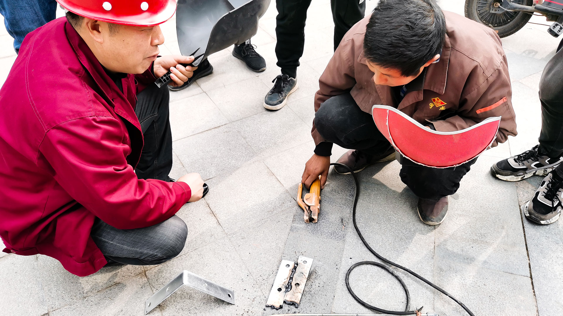 1636689388572228.jpg 開展焊工技能培訓(xùn)-(1).jpg