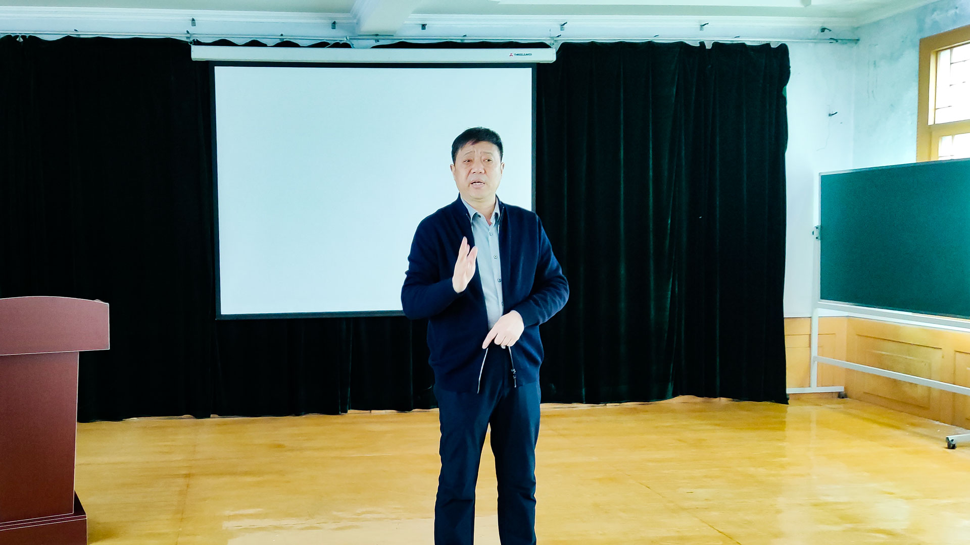 1648800321809189.jpg 召開施工項目專題會議-(1).jpg