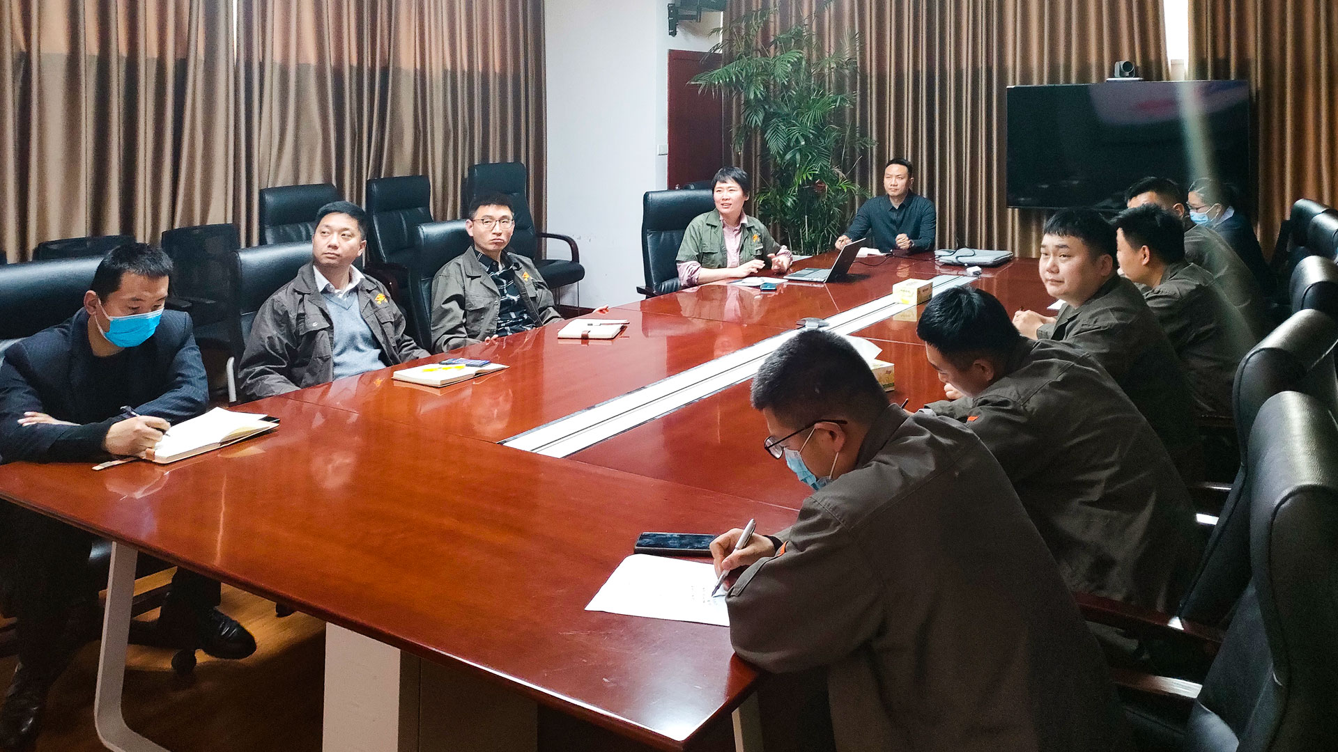 1654829910921568.jpg 疫情下如何開展工作-(1).jpg