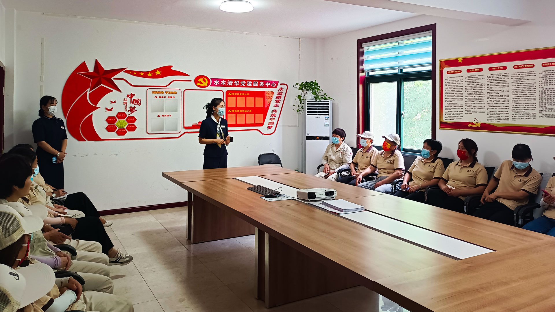 1655452681447175.jpg 開展禮儀培訓(xùn)-(2).jpg