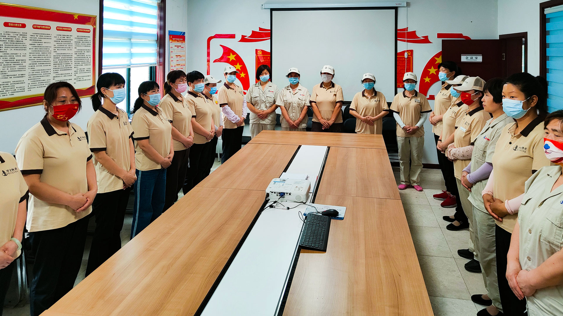 1655452694747062.jpg 開展禮儀培訓(xùn)-(1).jpg