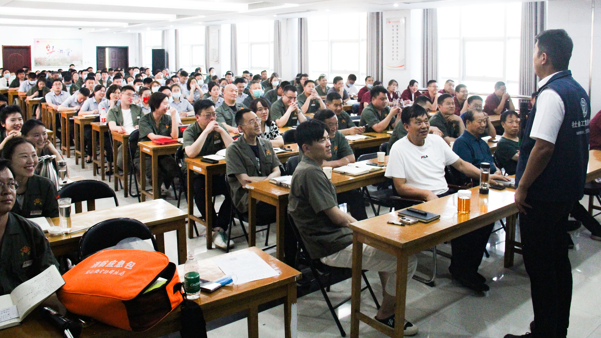 1656057536509812.jpg 遵守安全法-(4).jpg