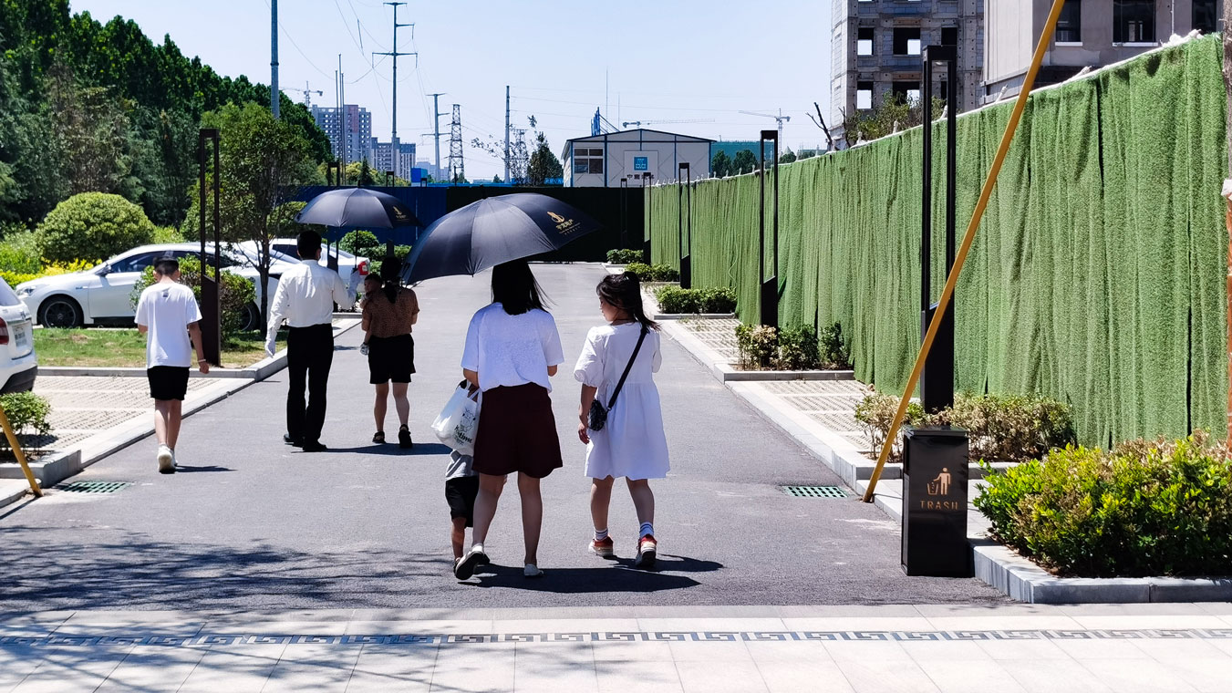 1656057881974194.jpg 烈日當(dāng)頭照-(2).jpg