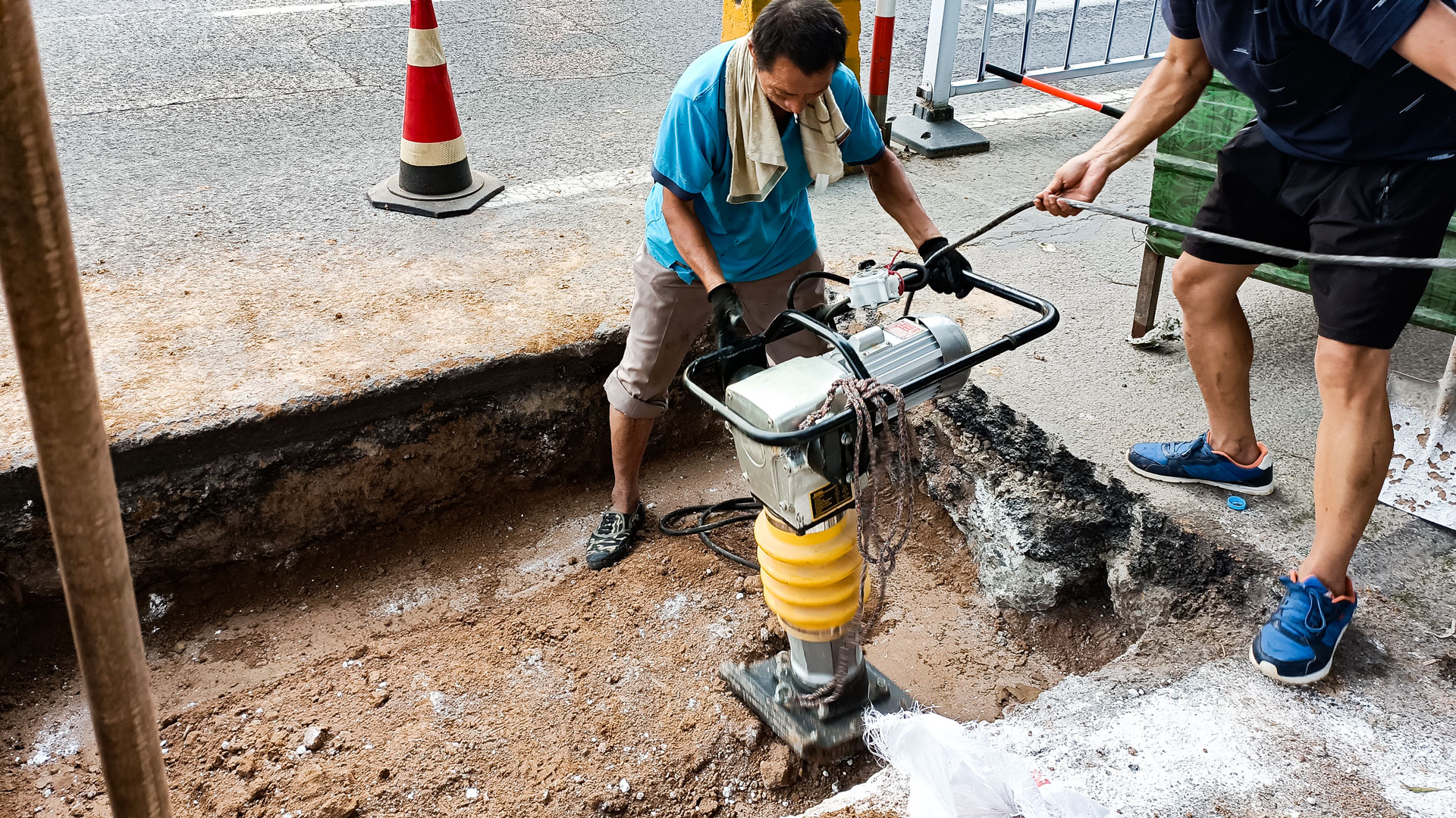 1656662004457395.jpg 維護熱網(wǎng)安全-(2).jpg