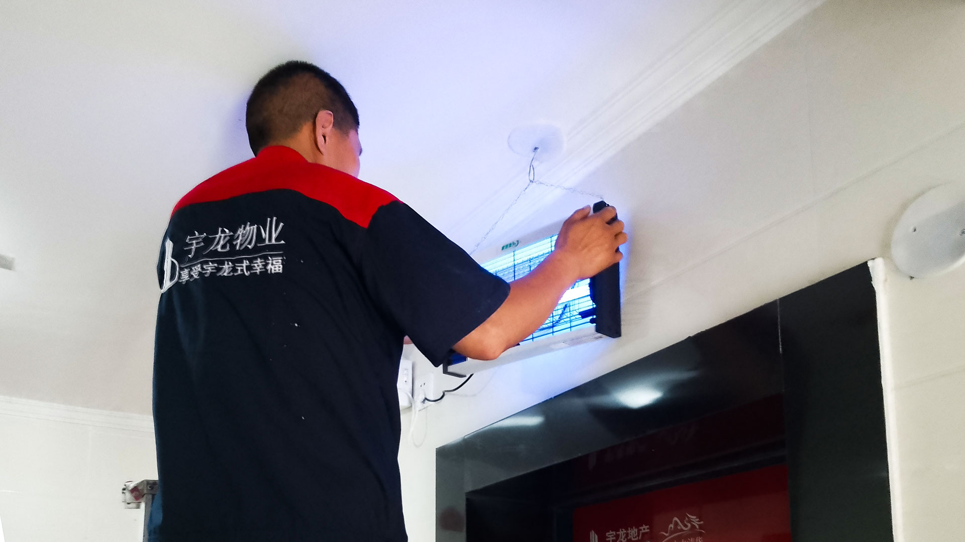 1657263217257008.jpg 安裝滅蚊燈-(2).jpg