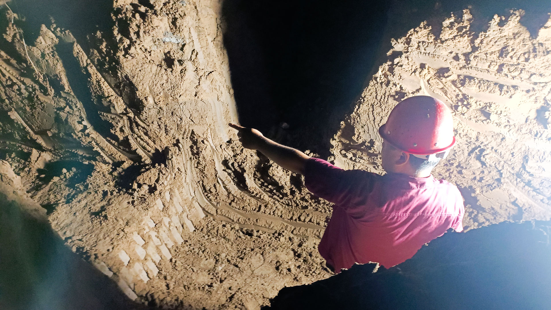 1659063160329739.jpg 連夜施工趕進(jìn)度-(1).jpg