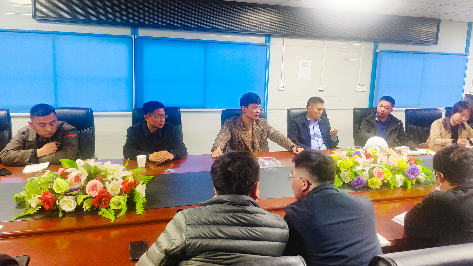 1679630052847198.jpg 攻堅(jiān)克難-(1).jpg