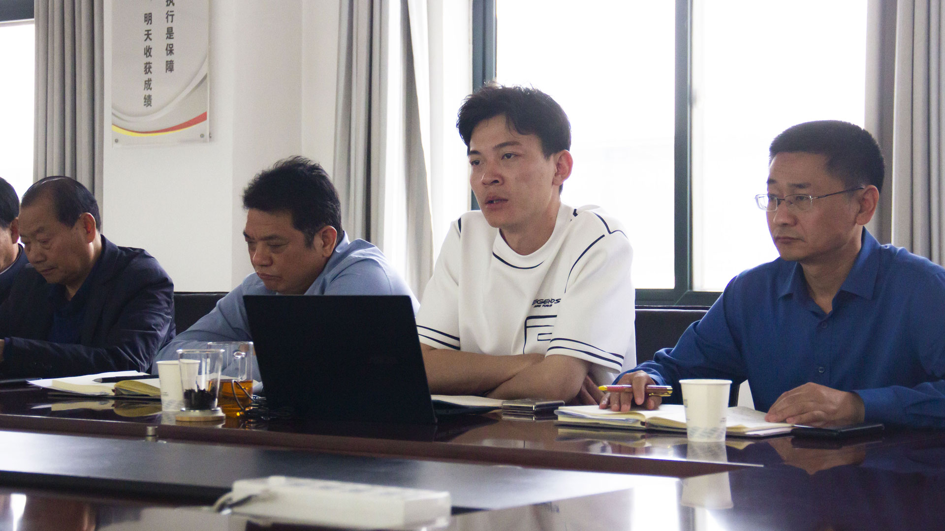 1682660418994952.jpg 一季度經(jīng)濟分析會2.jpg