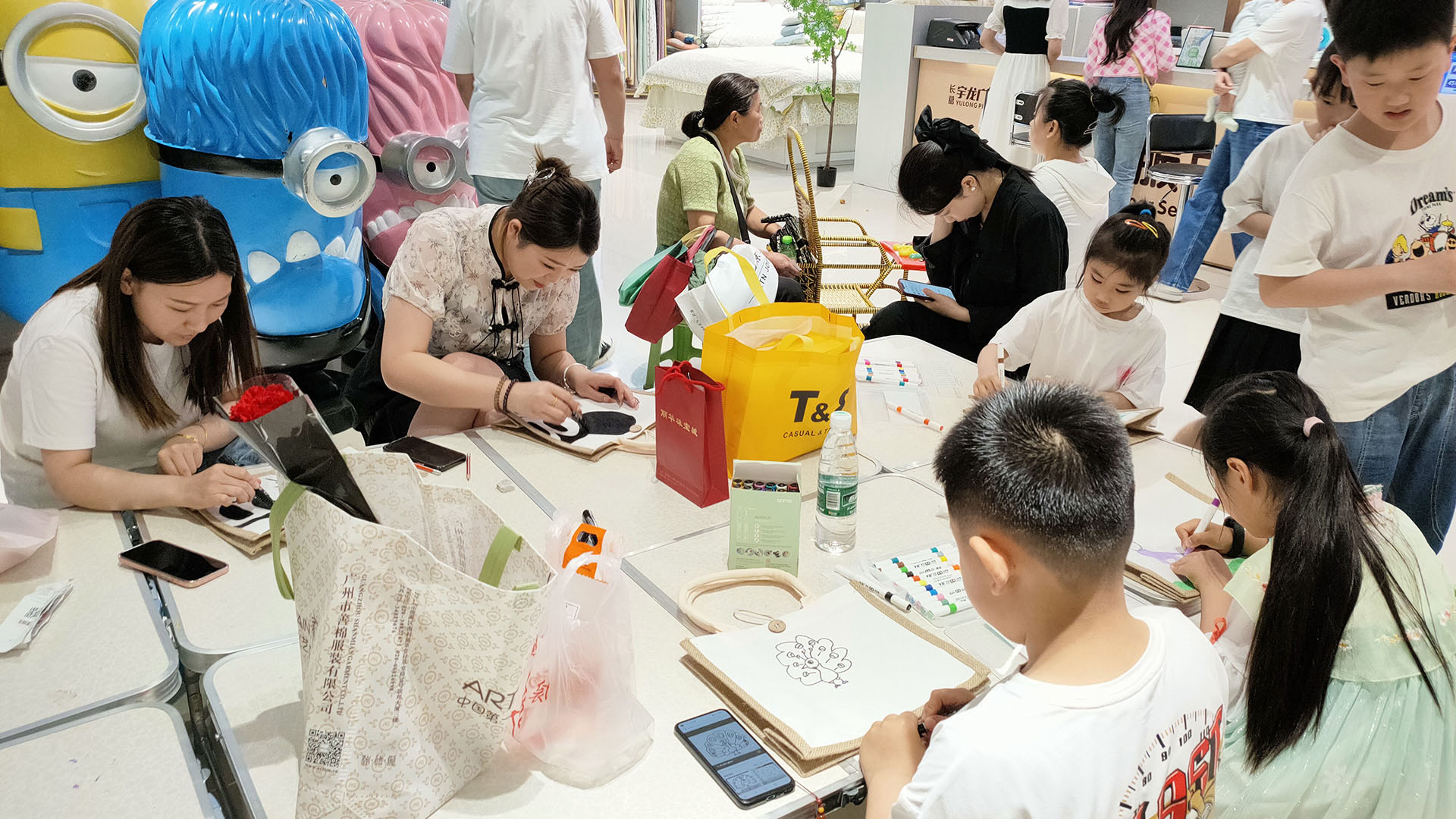 1684477656799619.jpg 宇龍廣場:愛在母親節(jié)圖二.jpg