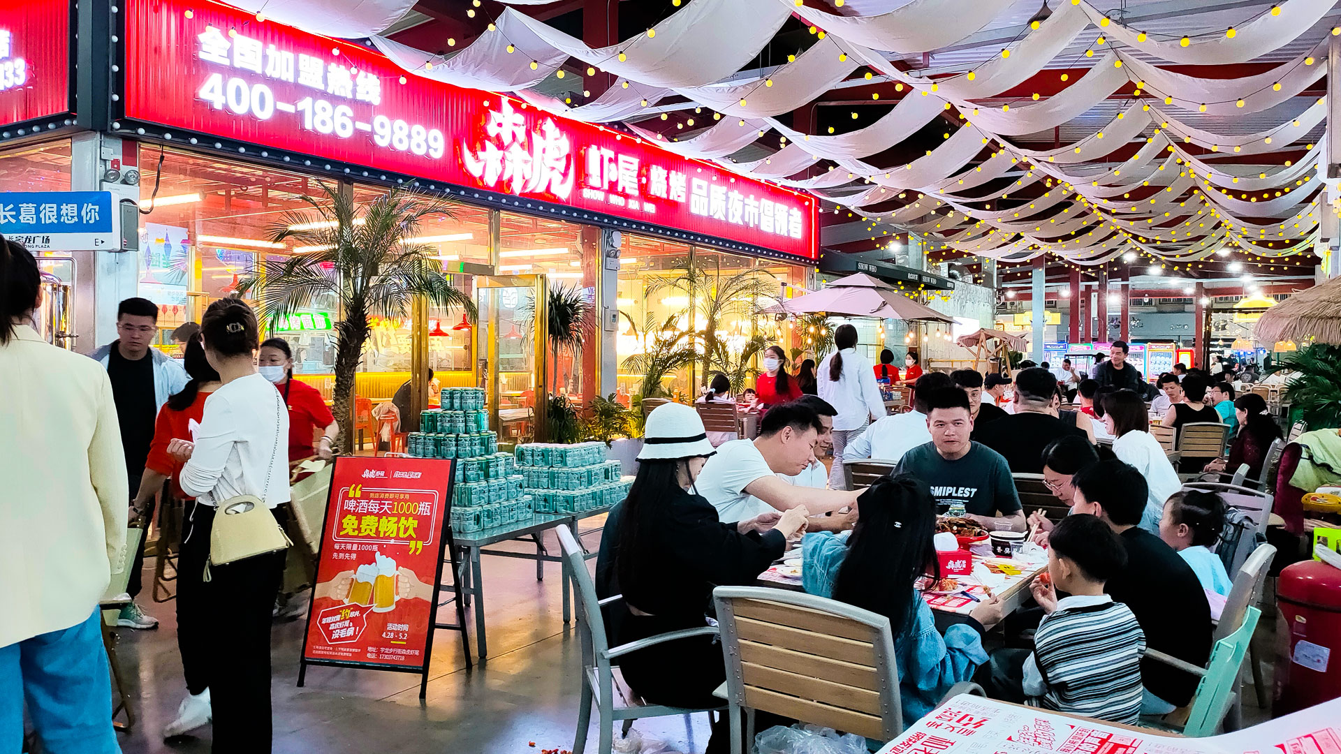 1685607274213994.jpg 百貨公司:提升服務(wù)意識--營造營銷氛圍圖二.jpg